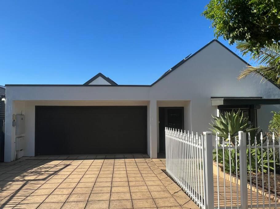 Stylish 3Br Home With Outdoor Entertaining Oaklands Park Exterior photo