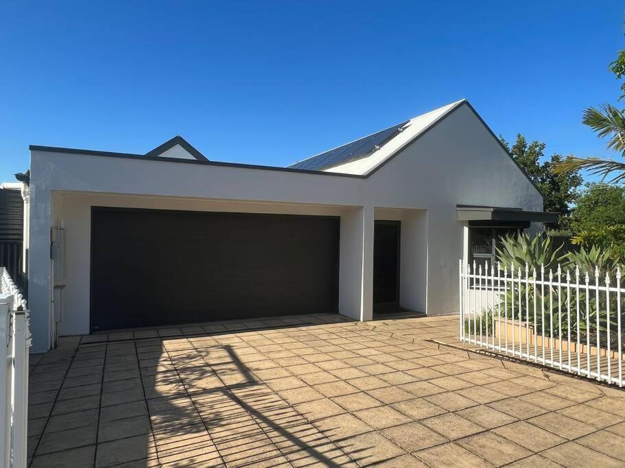 Stylish 3Br Home With Outdoor Entertaining Oaklands Park Exterior photo